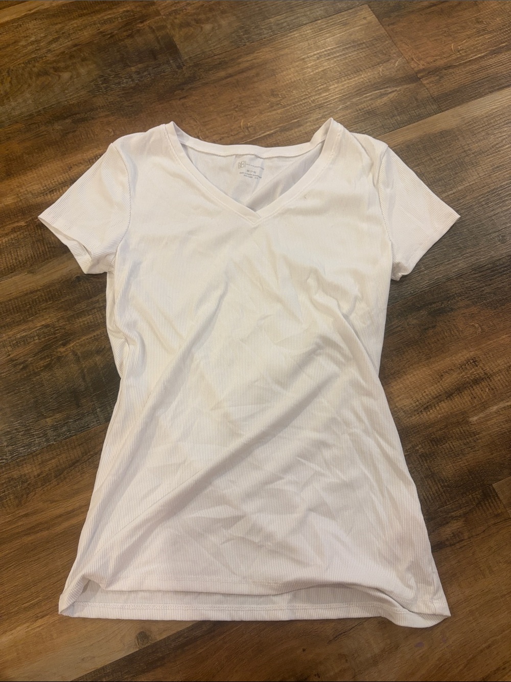 No Boundaries White Ribbed V-Neck Short Sleeve Tee